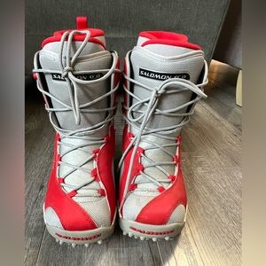 Salomon Talapus Snowboarding Boots kids size 4 red/gray